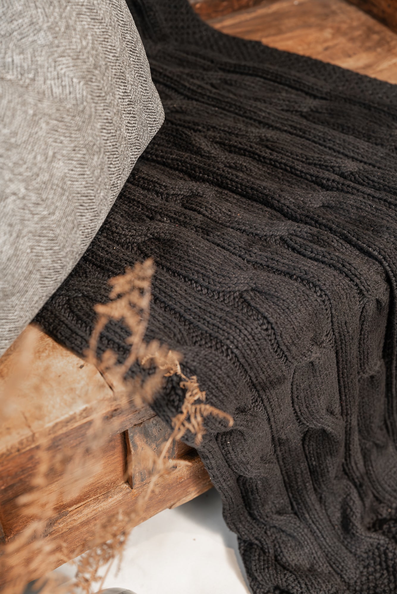 Traditional 100% Cotton Charcoal Chunky Cable-knit Throw