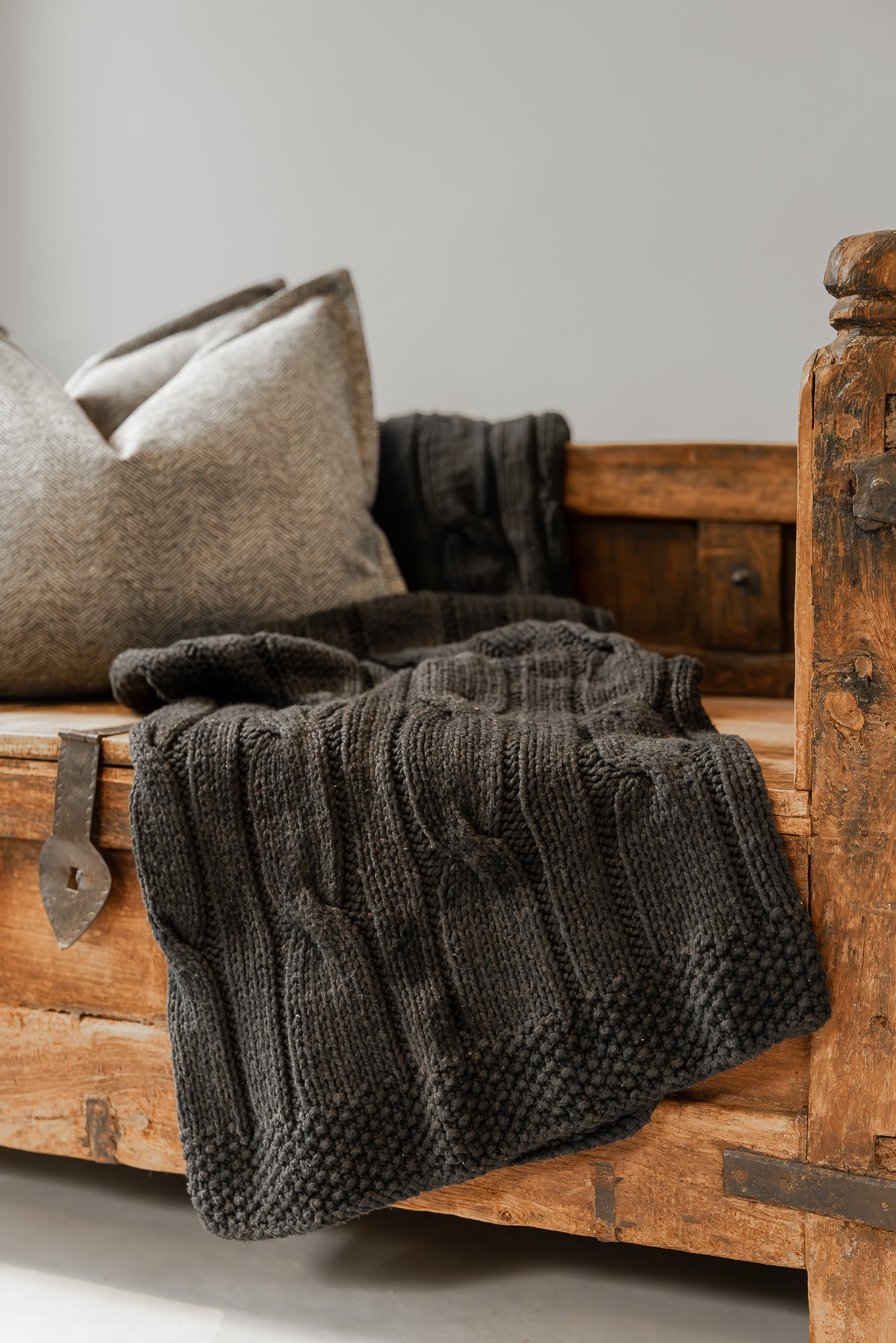 Traditional 100% Cotton Charcoal Chunky Cable-knit Throw