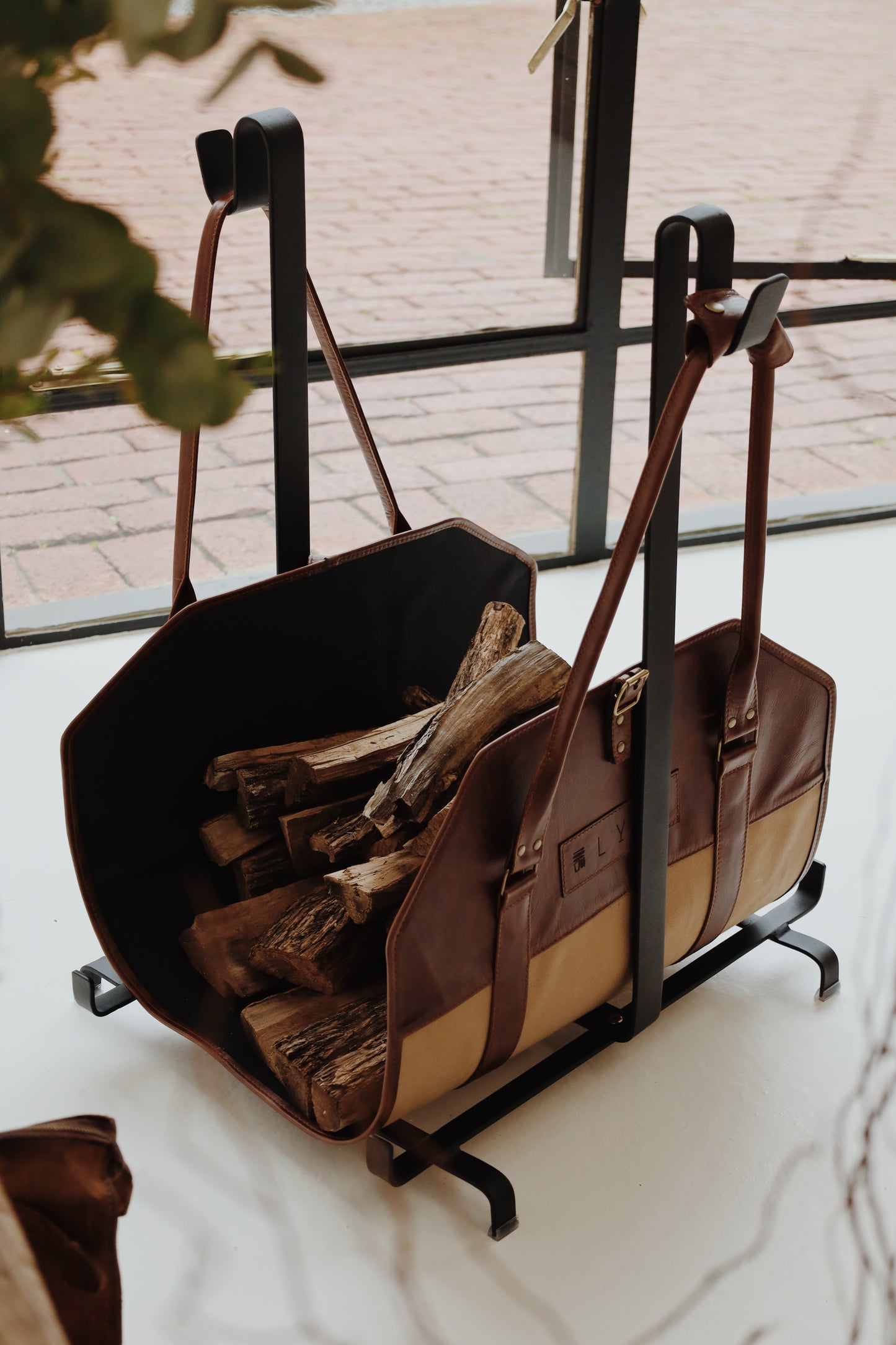 LYBL Leather & Canvas LogLift, in Kiaat-khaki