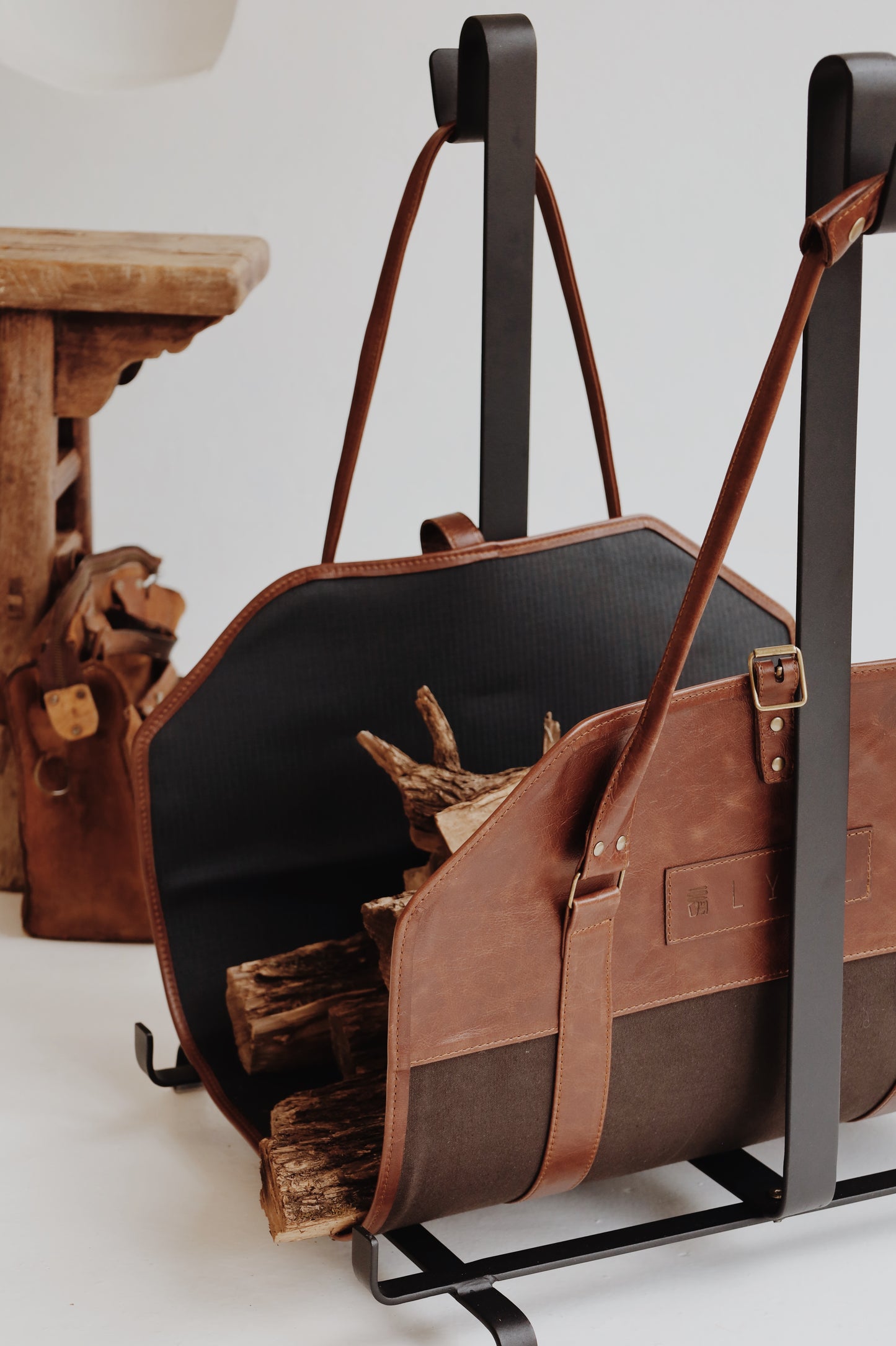 LYBL Leather & Canvas LogLift, in Wild-olive